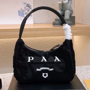 Tasarımcı Çanta Tote Çanta Lüks çanta Kadınlar Cleo Under Emfed Bag Omuz Çantaları Yüksek Kaliteli Tasarımcı Crossbody Crossbody Debriyaj Zinciri Cüzdan E bir araya gelme