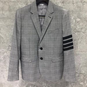 Abiti da uomo Grey Lattice Formal Man's Suite Blazer Abbigliamento uomo Giacca casual Monopetto Tasca con intaglio Cappotto invernale Stile coreano