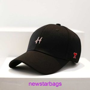 Designer Herms Hut für Outlet Paris Ami Net Rot Paar Baseballkappe beliebt im Sommer H Sonnenvisierhut