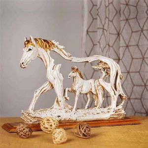Decorative Objects Figurines Galloping Horse Desktop Figurine Gorgeous Artwork Micro Decor Standing Resin Horses Statue Office Bookshelf Decoration Y23