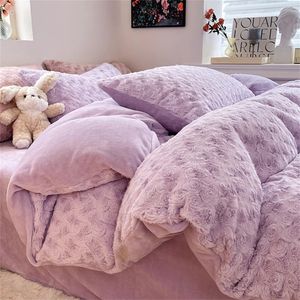 Sängkläder set Rabbit Plush Set Solid Color Bed Four Piece Thicken Warm Quilt Cover Sheet Pillow Case Twin Queen King Bedroom Decor 231116