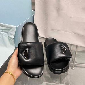 Deri Terlik Platform Sandalet Ayakkabı Slip-on Üçgen Logo Babet Sandalet Kadın Terlik Klasik Kadın Terlik Terlik Fabrika Ayakkabı