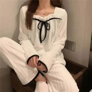 Kvinnors sömnkläder fyrkantiga krage kvinnor pyjamas set vinter fleece sammet 2 stycke byxa hemdräkt fluffig koreansk solid piiama varm natt slitage 231116