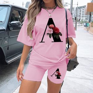 Kvinnors tvåbitar byxor Summer Women Two Piece Set 26 Letter Printed Pink T-Shirts Shorts Suits Short Sleeve Casual Sexy Joggers Shorts Outfit 230418