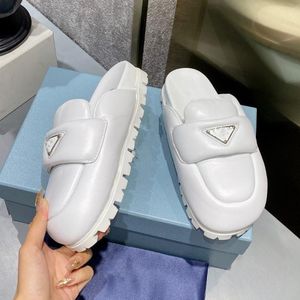 Tasarımcı Üçgen Kadın Moulle Terlik ve Ayakkabılar Rahat Rahat Yağ Ekmeği Yumuşak Kalın Siyah Beyaz Lady Kadın Terlik Soafers Ayakkabı