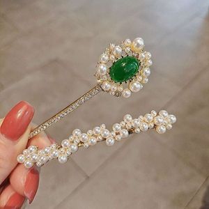Smeraldo chiaro, diamante scintillante, perla, stile coreano versatile, forcina per capelli, copricapo rosso in rete e ragazza con fermaglio per bordi