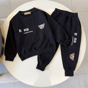 Herr- och kvinnors babydesigner Ny Autumn and Winter Classic Sports Suit Hoodie + Sweatpants Casual utsökta varumärken Barnens slitage storlek 90-150 cm D01