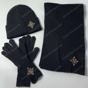 Designerhatt och halsduk Set handskar bokstäver märke höst och vinter vindtät och varm stickad hatt utomhus reseskidåkning halsduk hatt handskar set får mens halsduk designer designer