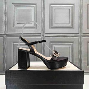샌들 여성 슬라이드 여성 스카프 슬리퍼 럭셔리 디자이너 방수 플랫폼 두꺼운 발 뒤꿈치 신발 상자 크기 35-42