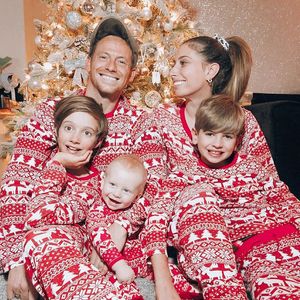 Familienübereinstimmende Outfits Familie Matching Outfits Weihnachtspyjama Sets Klassiker Elch Red Print Erwachsener Vater Mutter Tochter Nachtwege Baby Jungen Mädchen Kleidung 23117