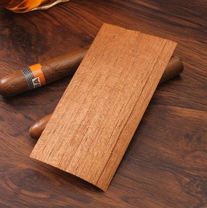 Курящая труба испанская кедровая древесная щелка можно использовать для повышения сигар для увеличения аромата. Сигарные коробки мягкие и разделены на сигарные аксессуары. Наборы сигар