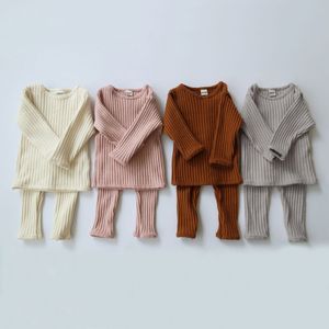 Kläder sätter vår småbarn babykläder set flickor pojkar stickade tröja toppar leggings byxor barn pajamas barn termiska underkläder för 0-5y 230418