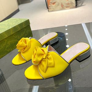 23SS Damen Hausschuhe Chunky Heels 2cm Sandalen Designer mit Bowtie Slides Slip On Damen Fuchsia Yellow Slingpumps Pantoletten Mädchen Grosgrain Outdoor Sommer Freizeitschuh