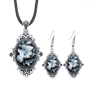Necklace Earrings Set Retro Gray Butterfly Plant Cameo Sets For Women Fashion Flower Pendant Earring Jewelry