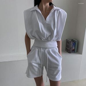Kadınların Trailtsits Şık kırpılmış üstleri Elastik Belli Şort Kadınlar 2023 Yaz Sokak Giyim Y2K İki Parçalı Setler Koreli Pantolonlar Set Beyaz