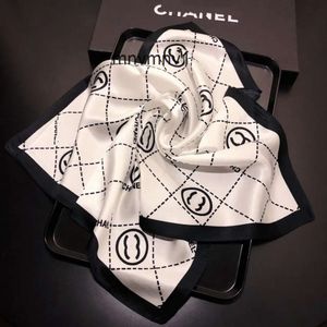 Moda sarja presente marca feminina canal envoltório cabeça lenços quadrados de seda ccity pashmina cachecóis xale plissado aniversário designer fácil de combinar cachecol s wqkb