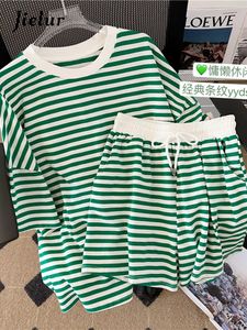 Kvinnors tvåbitar byxor jielur preppy stil kvinnor två stycken set löst blå grön svart randig topp elastisk midja breda ben shorts sport set sommar m-xl 230418