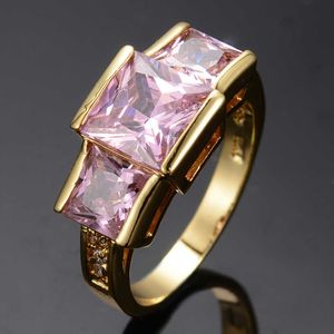 Кольца-кольца Роскошные женские розовые хрустальные кольца из камня желтого золота Цветные обручальные кольца для женщин Винтажное квадратное обручальное кольцо для невесты AA230417