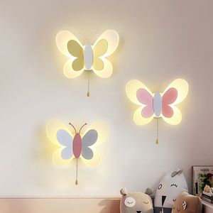 Paralumi Cartoon Cute Blue Pink Butterfly Lampada da parete Creative Wall Mount LED Light Bambini Bambino Girl Boy Baby Camera da letto Nursery School Decor 230418