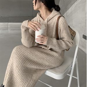 Ullklänning 2023 Koreansk utgåva huva stickad klänning kvinnors höst och vinter ny lös och smal fit knälängd långärmad