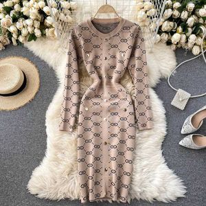 Temel gündelik elbiseler tasarımcı örgü süveter elbise kadınlar sonbahar kış yeni moda retro yuvarlak boyun jakard sıkı paket kalça vestidos 8krz vmq8