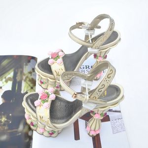 Bolo de sandálias pintado à mão Sapatos de casamento de salto especial de formato especial Alto de calcanhar de calcanhar de flores de baixa plataforma de plataforma 230417