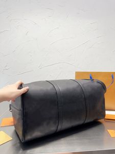 Designer Duffle Classic 45 cm 50 cm rese Lage For Men Real Leather Large Handbag Totes Axelväskor Män kvinnors stora kapacitetsresor