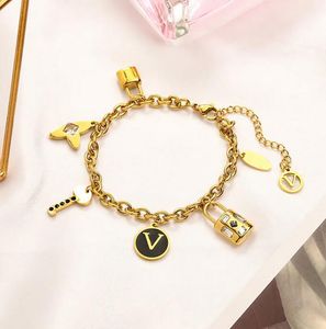 Bracelets de charme clássicos da moda Mulheres Bangle 18K Gold Gold Bated Stoinless Crystal Looks Gift Wrist Cuff Chain Chain Designer Jewelry