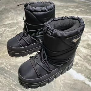 scarpe casual di alta qualità Stivaletti alti in pelle di pecora SlipOn Fondo grosso Stivaletto Punta rotonda Stringata Sci Scarponi da neve Scarpe da donna all'aperto designer di lusso Bottone piatto