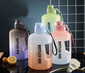 Butelki o dużej pojemności tęczowe szorstkie gradientowy kolor sportowy butelka wodna Wysoka temperatura odporna na absolwowane słomki plastikowe kubki wodne