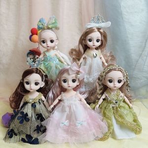 Bonecas 17cm BJD Meninas Boneca Articulações Móveis Princesa Vestido 3D Olhos Roupas Conversíveis Mini Brinquedos para Presentes de Natal 231117