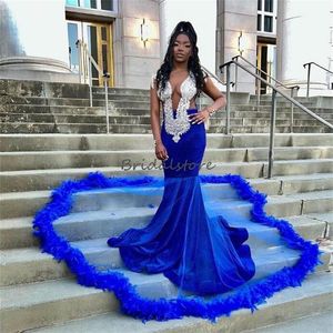 Royal Blue Feather Prom Dress Luxury Black Girls Mermaid Abito da sera con perline Aso Ebi Occasioni formali sudafricane Abbigliamento da compleanno Perline di cristallo Robe De Soiree 2023