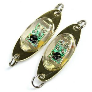 1pc Biats da pesca esca 6 cm/2,4 pollici Lampada flash Esche a LED Forma degli occhi Esca da pesca Luce Esca da pesca Gancio Esca in metallo Attrezzatura da pesca Esche da pesca Pesca in metallo