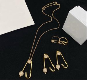 Nytt mode banshee halsband örhänge set fibula modell medusa porträtthängen prydnad mässing damer män designer smycken gåvor ms22 --888