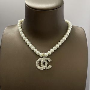 19 Stil Mode Frauen Perlenkette Marke Anhänger Kette 40 cm mit Logo offizielle Größe 925 Silber o-c Pinzirkon Buchstaben Halskette kubanische Kette Hip-Hop-Stil verblasst nie