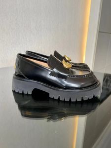 2024 Lüks Tasarımcı Bee Loafers Arı ile Sonbahar Ünlü Küçük Deri Ayakkabı Platformu Platform Kadın Ayakkabıları Elbise Ayakkabı Bayanlar Yüksek Kalite Gerçek Deri 35-42