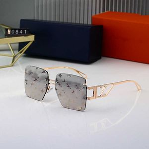 Designer de moda Lou Vut Luxury Cool Sunglasses 2023 Box de moldura Tendência de óculos femininos