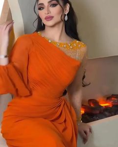 2024 Arabia Saudita Abito da ballo da donna Perline arancioni Una spalla Maniche in tulle Lunghezza caviglia Abiti da sera formali per compleanno Robe De Soiree