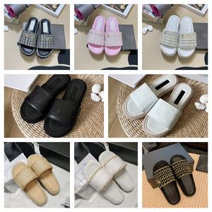 Kvinnors designer tofflor Fashion Beach tofflor ull glider vinter päls fluffig fluffig varma bokstäver bekväm plysch designer sandaler strand glidplattform kil