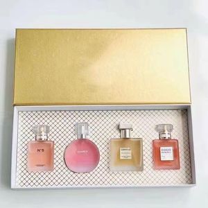 Perfume de atacado Baixo preço 25ml 4 peças Floral feminino conjunto de perfumes de presente Caixa de presente