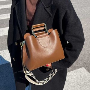 Kvällspåsar 2023 Spring Luxury Women's Pu Leather Small Crossbody Påsar med korta handtagskulder och handväska Casual Fashion Classic Classic