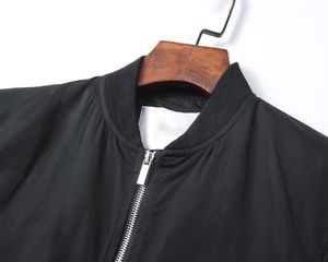 編み物のデザイナーファッションジャケット。手紙、編み物デザイナーのメンズジャケット、トップジッパージャケット、サイズは主に実際の精度に基づいています。