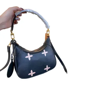 crossbody väskor luxurys handväskor designer axelväskor på lyxiga lätta blommiga kvinnor oxford blommor kamouflage lyxys designer cross body väska g2311185pe