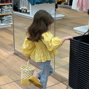 Imposta abbigliamento per bambini 2023 Primavera stile coreano Nuove ragazze Camicia a maniche lunghe floreale per bambini Jeans a zampa a nove punti Set alla moda P230418