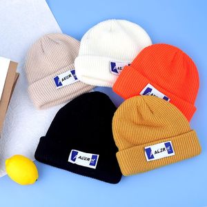 Basker Autumn Winter Women Män unisex stickade skuilles mössor kepsar hattar solid grön svart vit balaclava hatt presentbereter