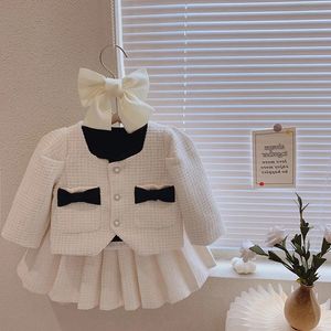 Set di abbigliamento Temperamento per ragazze autunno Tasca per bambini Cardigan a maniche lunghe Cappotto con bottoni Gonna a pieghe 2 pezzi Abito da principessa 231117