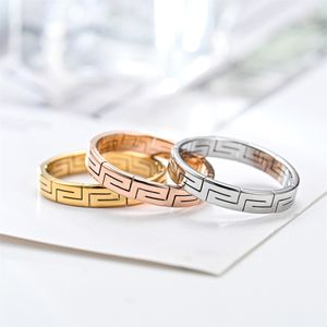 Дизайнерские кольца Титановое женское невыцветающее лазерное кольцо, простое усовершенствованное легкое любовное кольцо из титановой стали
