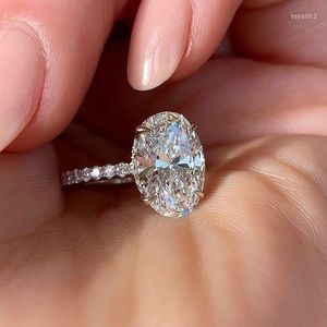 Bröllopsringar 2023 Luxury Oval Finger Ring Dazzling Brilliant Cz Stone Four Prong Seting Classic Anniversary Gift for Wifegirl Friend