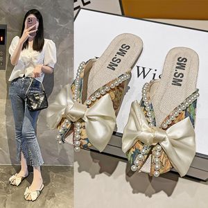 Terlik Baotou Çiçek Yarım Düz Terlik Kadın Açık Yaz Modası İnci Yay Yumuşak Alt Bir Ayak Sandalet Kadınlar 230418