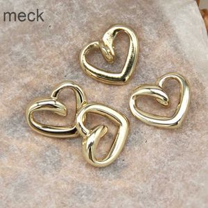 Knapp hårklämmor Barrettes Hengc Vintage Hollow Heart Gold Metal Buttons For Clothing Wedding Dress Women Shirt Decorative DIY Sy Accessories Partihandel